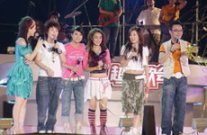 娱乐吃瓜酱女声唱的歌,女声演绎的甜蜜旋律，带你领略音乐的魅力