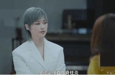李宇春自曝患强直性脊柱炎,李宇春与强直性脊柱炎的抗争之路