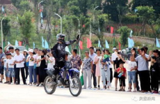 摩托车飞越黄河,中国摩托车手飞越黄河的壮举